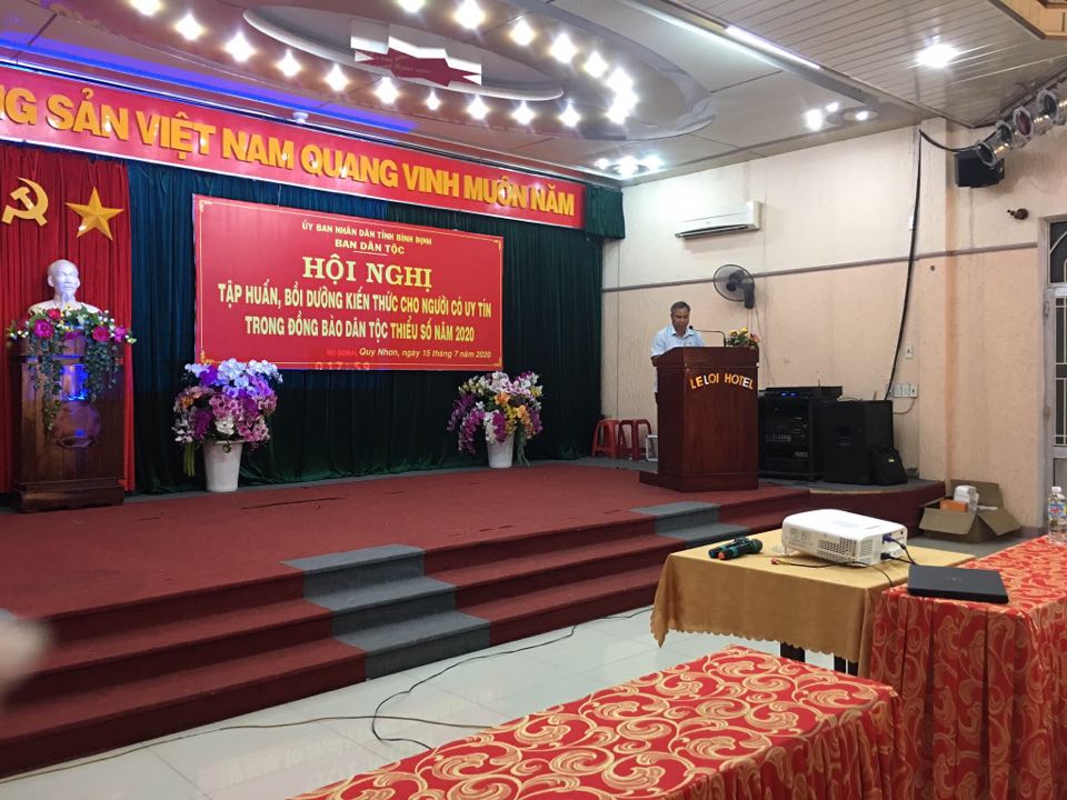 Đồng chí Đinh Văn lung phát biểu khai mạc Hội nghị tập huấn cho người có uy tín năm 2020